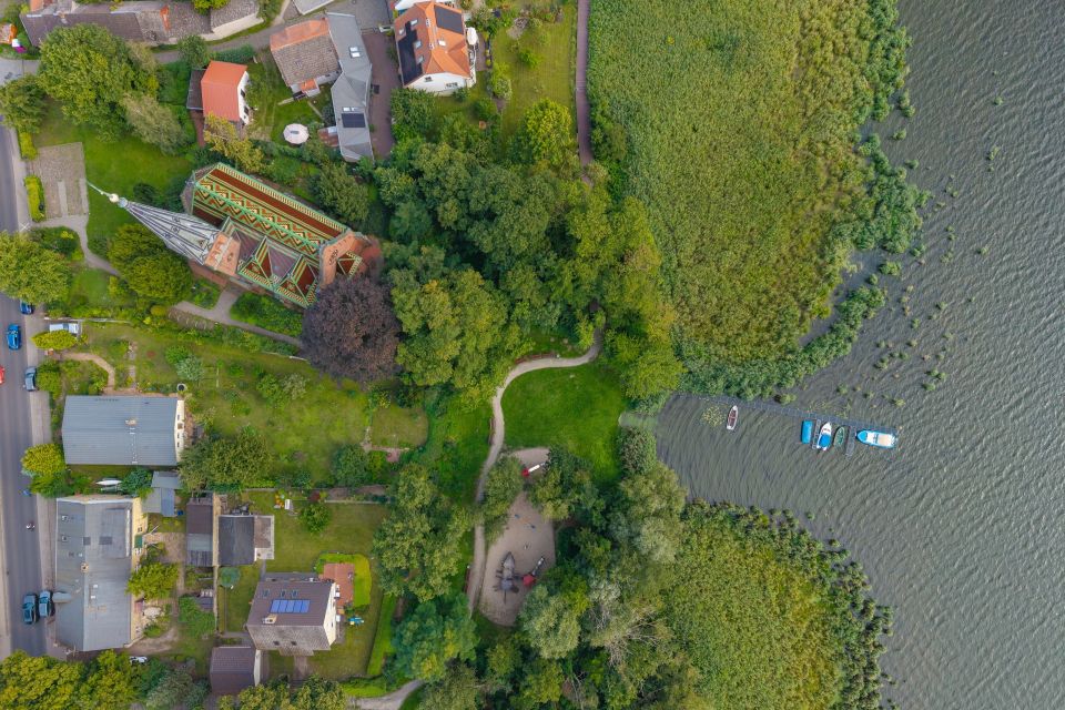 Blick auf die Dorfkirche von oben, Foto: Martin Karnbach, Lizenz: Gemeinde Schwielowsee